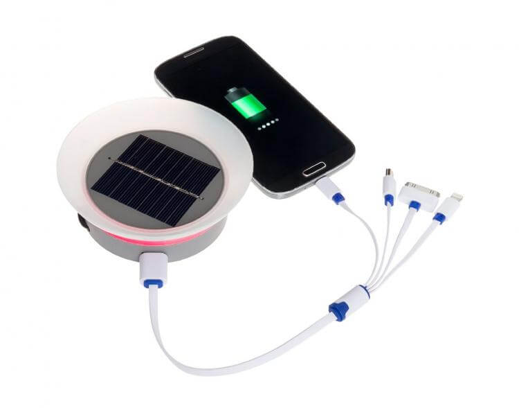 solar-powered-charger-for-iphone-4-1